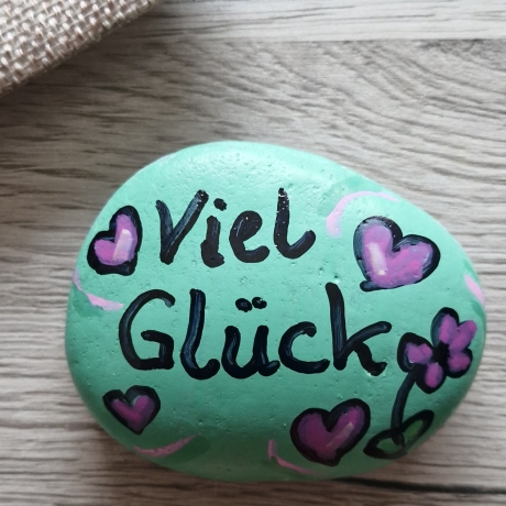 Handbemalter Glücksstein mit Jutesäckchen