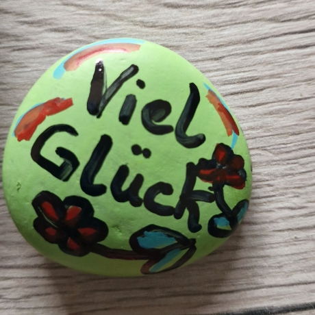 Handbemalter Glücksstein mit Jutesäckchen