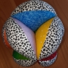 bunter Greifball mit Klapper, Motorikball
