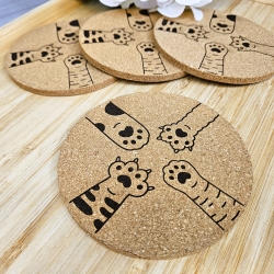 gravierter Korkuntersetzer Katzenpfötchen