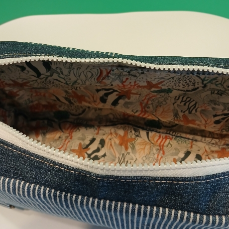 Upcycling Jeans Kulturtasche groß mit Motiv