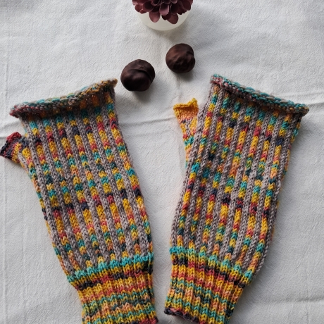 Handstulpen - Gr. S - gestrickt- beige/bunt- Daumensteg