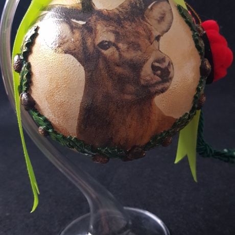 DIE HEIMAT AUF DER KUGEL Ø12cm - Trachtengruppe und Hirsch