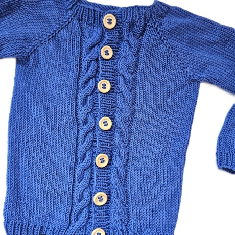 Strickjacke Baby in Blau und der Größe 74/80