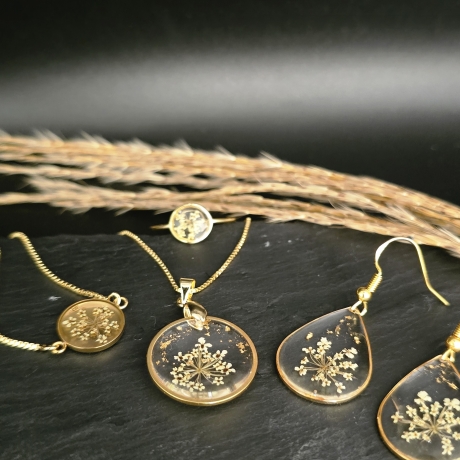 Blütenschmuckset mit echten Blüten aus Epoxidharz