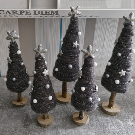 Deko Tannenbaum aus Wolle in zwei Größen - Weihnachten