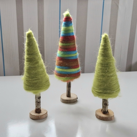 3er Set Tannenbäumchen aus Filzwolle hellgrün bunt - Weihnachten