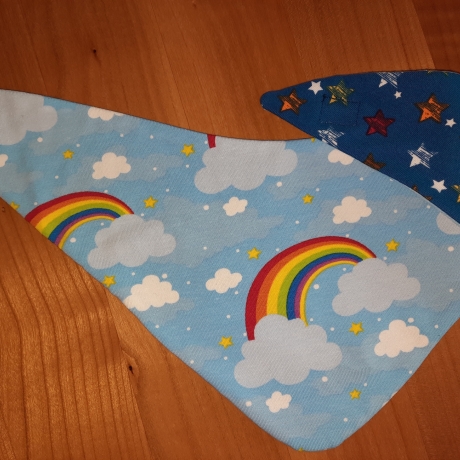 Regenbogen Wendehalstuch - Rückseite mit vielen bunten Sternen