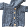 Bio Strickjacke mit Kapuze in Blau Größe 62/68  3-6 Monate