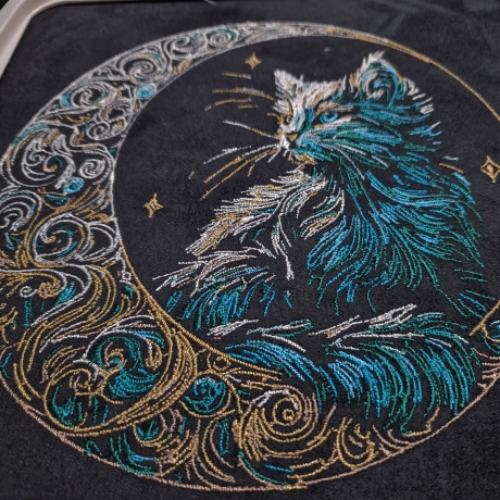 Stickdatei Katze im Mond „Marbel“ LunaChild