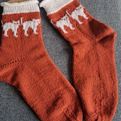 Socken Gr. 38/39 Katzenmotiv weiß und terracotta