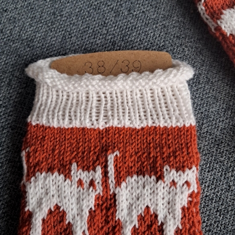 Socken Gr. 38/39 Katzenmotiv weiß und terracotta