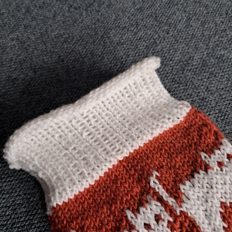 Socken Gr. 38/39 Katzenmotiv weiß und terracotta