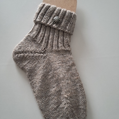 Socken Gr.36/37 mit Knopf-handgestrickt-hellbraun