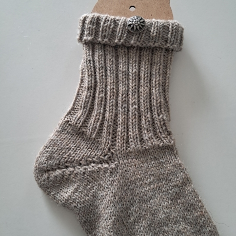 Socken Gr.36/37 mit Knopf-handgestrickt-hellbraun