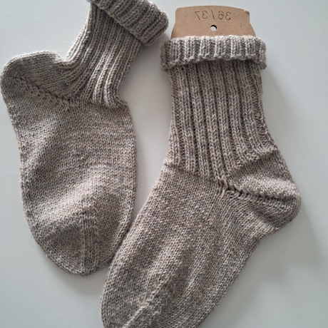 Socken Gr.36/37 mit Knopf-handgestrickt-hellbraun