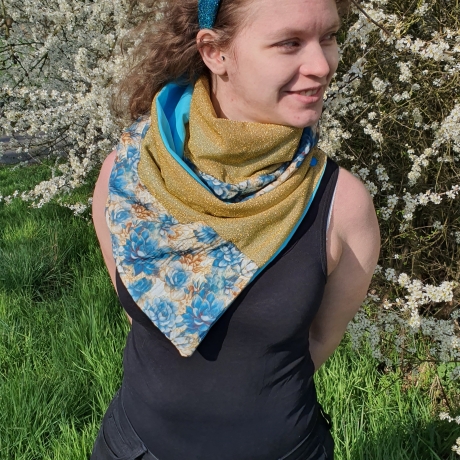 Nachhaltiger Wickelschal mit Druckknopf aus Musselin/Jersey
