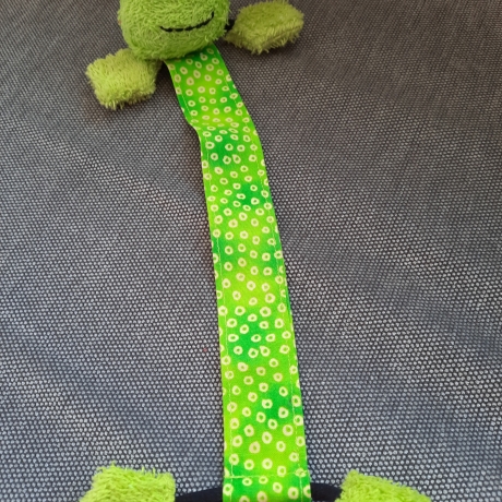 Grünes Frosch Lesezeichen mit grünem Stoffband