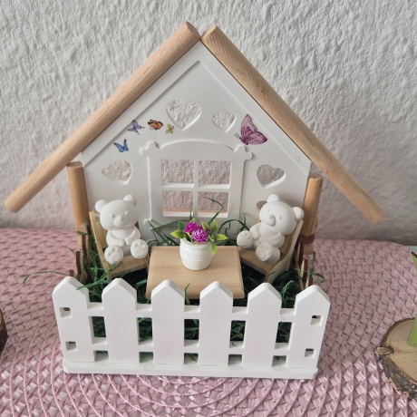 Handgemachtes Haus mit Garten