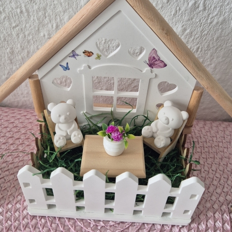 Handgemachtes Haus mit Garten