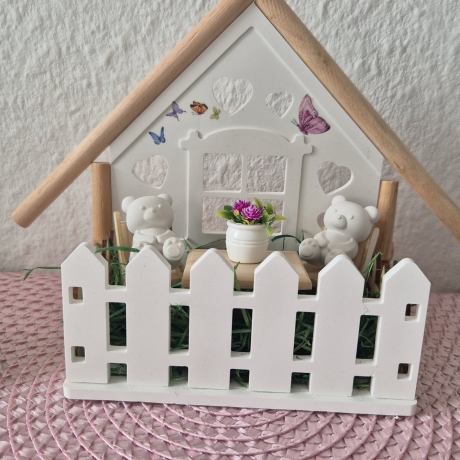 Handgemachtes Haus mit Garten