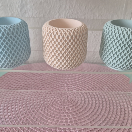 hoher Teelichthalter in Rautenform