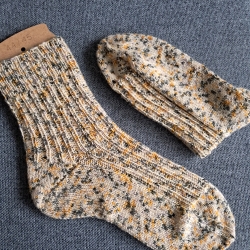 Socken Gr. 44/45 helle Farben handgestrickt Socken Gr. 44/45 helle Farben handgestrickt