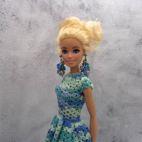 Buntes Puppenkleid und Zubehör für 1:6 Puppen (Barbie, Steffi)