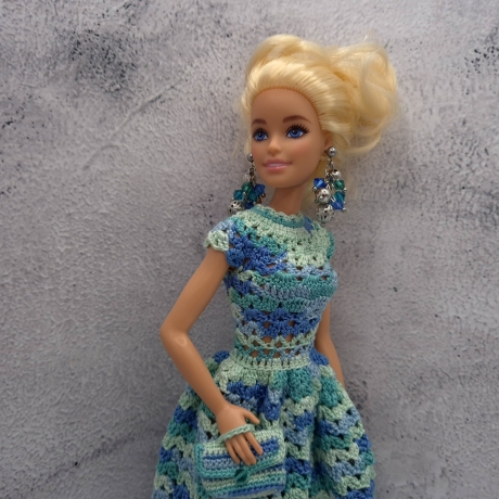 Buntes Puppenkleid und Zubehör für 1:6 Puppen (Barbie, Steffi)