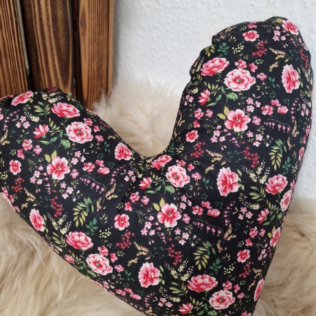 Herzkissen Mastektomie Brustherzkissen Rosen auf schwarz W1649