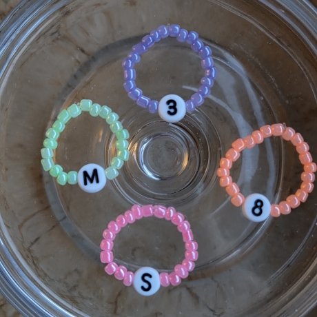 Elastischer Ring | Kinderring | Modeschmuck | Buchstabe oder Zahl