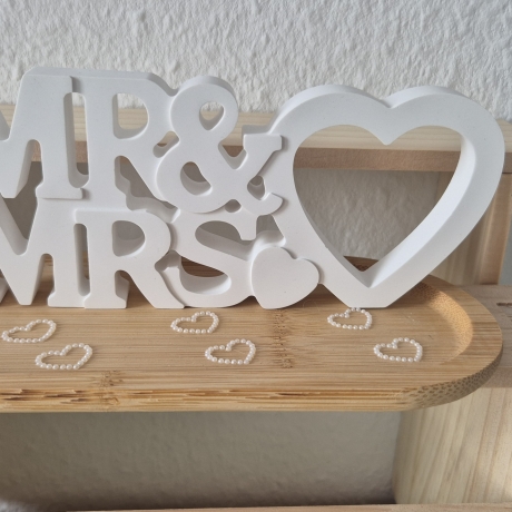 Mr.&Mrs. Schriftzug mit Holzuntersetzer