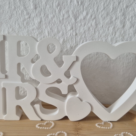 Mr.&Mrs. Schriftzug mit Holzuntersetzer