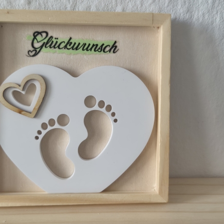 Herz mit Babyfüschen im Bilderrahmen
