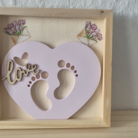 Herz mit Babyfüschen im Bilderrahmen