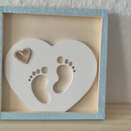 Herz mit Babyfüschen im Bilderrahmen