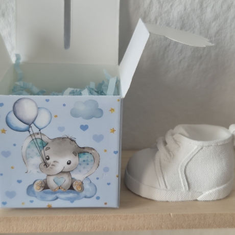 Kleiner Schuh mit Geschenkbox
