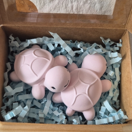 Kleine Geschenkboxen mit verschiedenen Inhalten