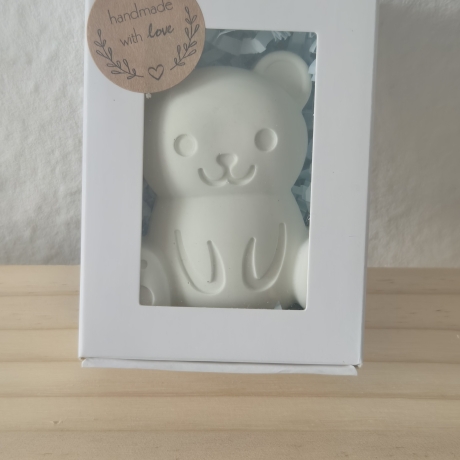 Kleine Geschenkboxen mit verschiedenen Inhalten