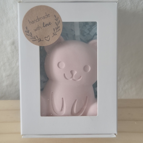 Kleine Geschenkboxen mit verschiedenen Inhalten
