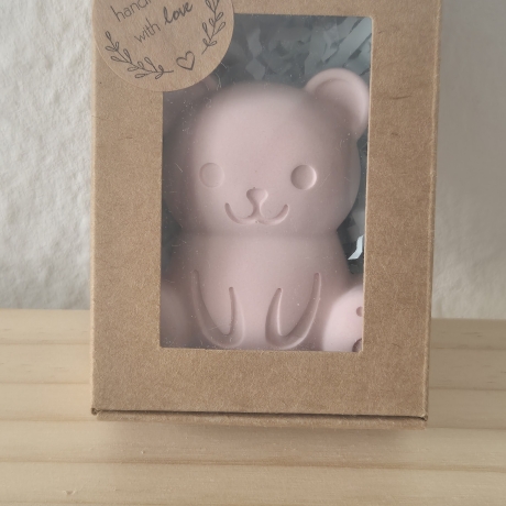 Kleine Geschenkboxen mit verschiedenen Inhalten