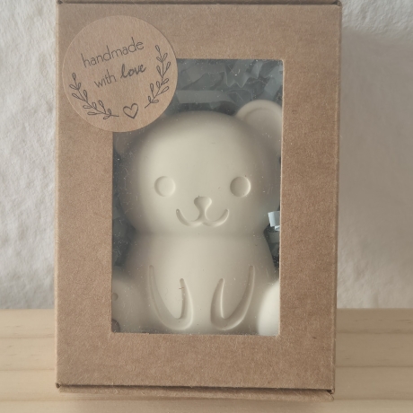 Kleine Geschenkboxen mit verschiedenen Inhalten