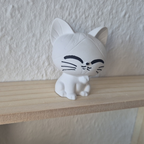 Katzenfigur mit großem Kopf