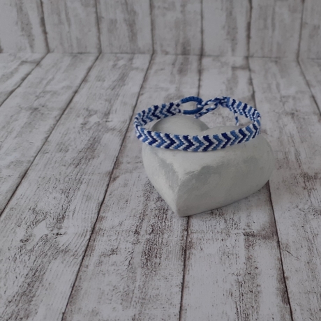 Armband geknotet mit Muster Pfeil blau/weiß