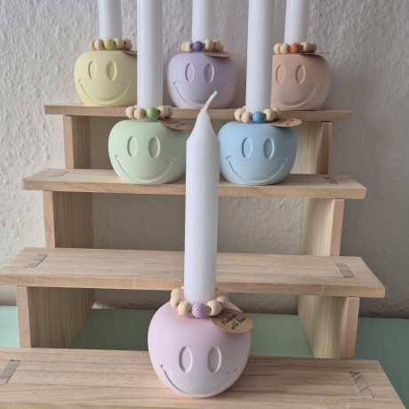 Smily Kerzenständer in Regenbogenfarben mit Kerze und Perlendeko