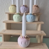 Smily Kerzenständer in Regenbogenfarben mit Kerze und Perlendeko