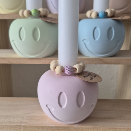 Smily Kerzenständer in Regenbogenfarben mit Kerze und Perlendeko