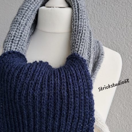 Schal - handgestrickt - leicht und wärmend-unregelmäßige Streifen