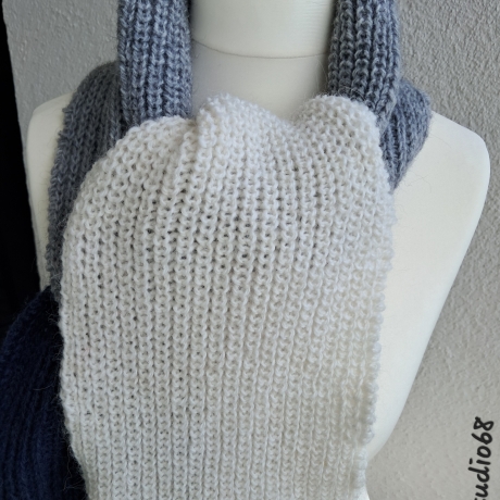 Schal - handgestrickt - leicht und wärmend-unregelmäßige Streifen