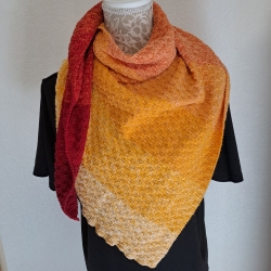 Asymmetrisch gestricktes Dreiecktuch 